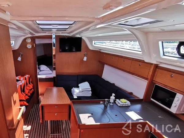 Bavaria 37 Cruiser - Yacht Charter Sailica