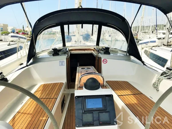 Bavaria 37 Cruiser - Yacht Charter Sailica