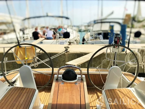 Bavaria 37 Cruiser - Yacht Charter Sailica
