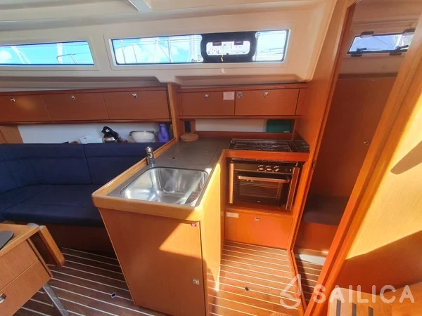 Bavaria 34 Cruiser - Yacht Charter Sailica