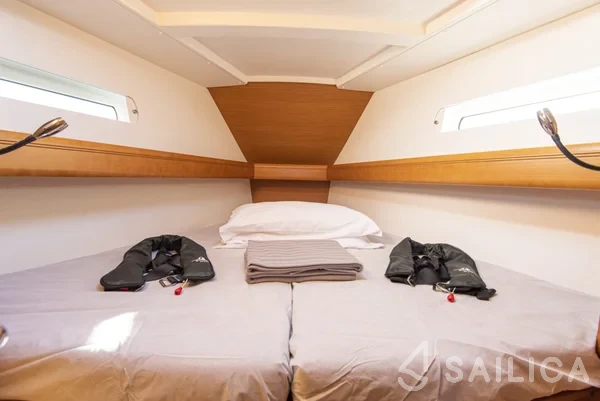 Sun Odyssey 439 - Yacht Charter Sailica