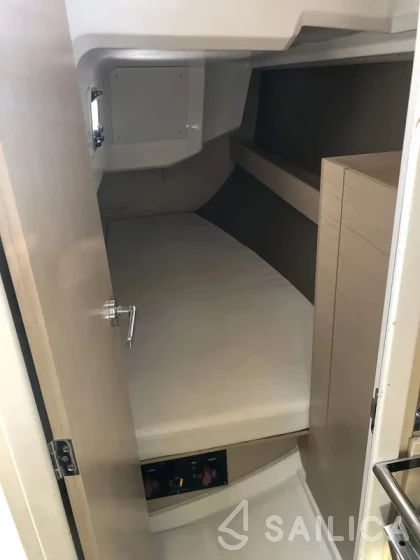 Oceanis 30.1 - Yacht Charter Sailica