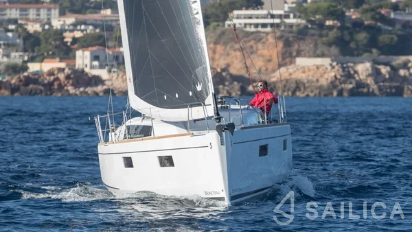 Oceanis 38.1 - Yacht Charter Sailica