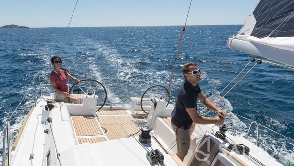 Oceanis 38.1 - Yacht Charter Sailica