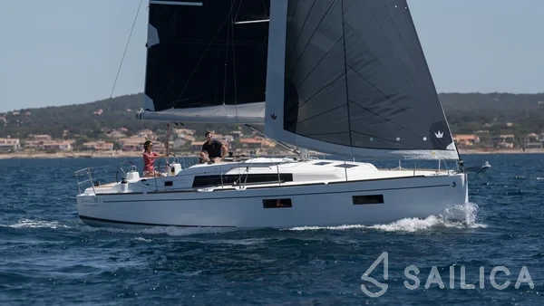 Oceanis 38.1 - Yacht Charter Sailica