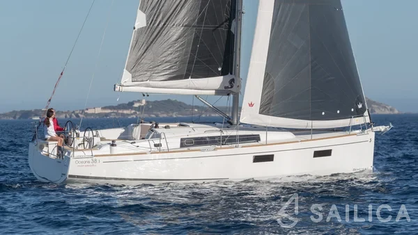 Oceanis 38.1 - Yacht Charter Sailica