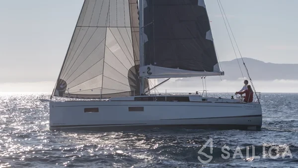 Oceanis 38.1 - Yacht Charter Sailica