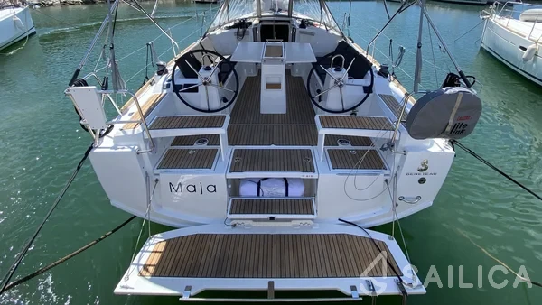 Oceanis 38.1 - Yacht Charter Sailica
