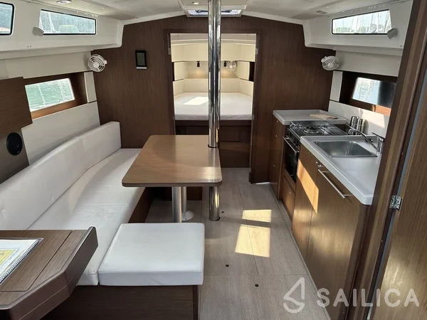 Oceanis 38.1 - Yacht Charter Sailica