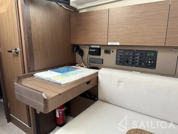 Oceanis 38.1 - Yacht Charter Sailica