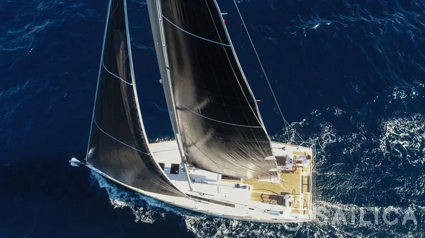Oceanis 38.1 - Yacht Charter Sailica