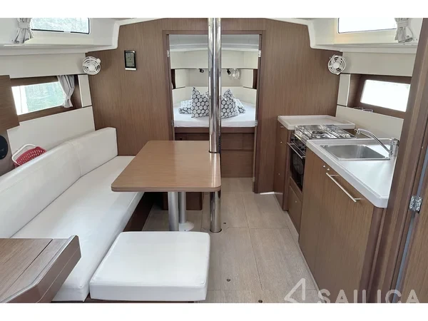 Oceanis 38.1 - Yacht Charter Sailica