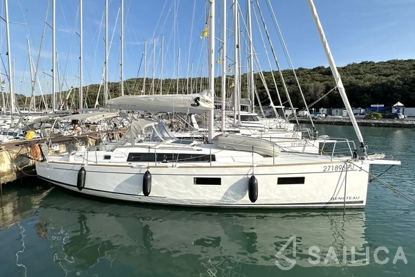 Oceanis 38.1 - Yacht Charter Sailica