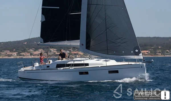 Oceanis 38.1 - Yacht Charter Sailica