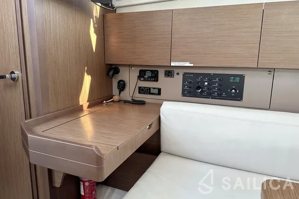 Oceanis 38.1 - Yacht Charter Sailica