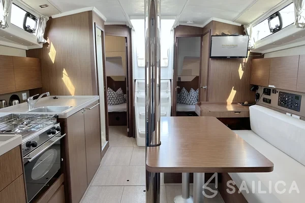 Oceanis 38.1 - Yacht Charter Sailica