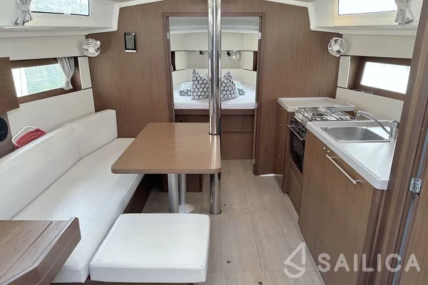 Oceanis 38.1 - Yacht Charter Sailica