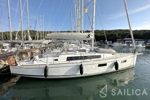 Oceanis 38.1 - Yacht Charter Sailica