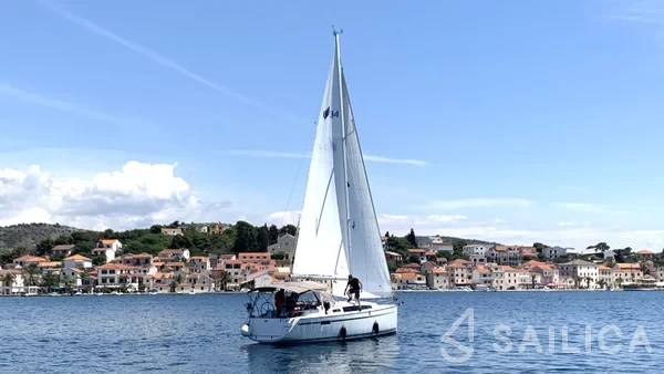 Bavaria 34 Cruiser - Yacht Charter Sailica