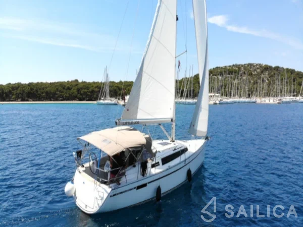 Bavaria 34 Cruiser - Yacht Charter Sailica