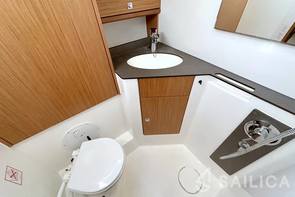 Bavaria 46 Cruiser - Yacht Charter Sailica