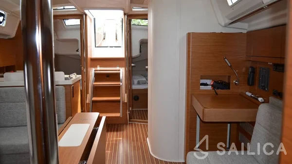 Hanse 418 - Yacht Charter Sailica