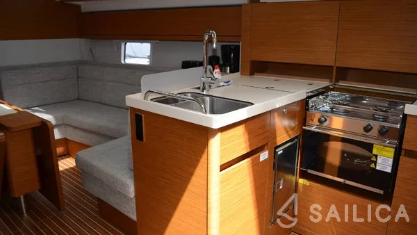 Hanse 418 - Yacht Charter Sailica