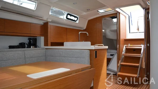 Hanse 418 - Yacht Charter Sailica