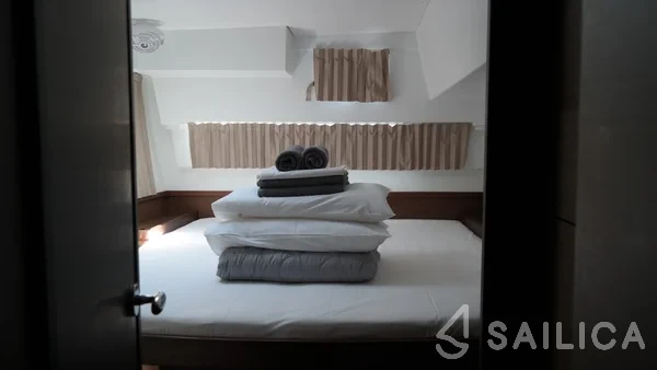 Lagoon 42 - Yacht Charter Sailica