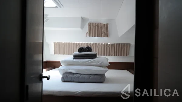 Lagoon 42 - Yacht Charter Sailica