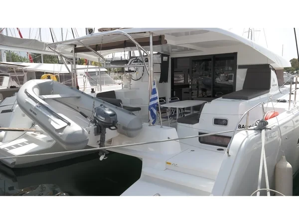 Lagoon 42 - Yacht Charter Sailica
