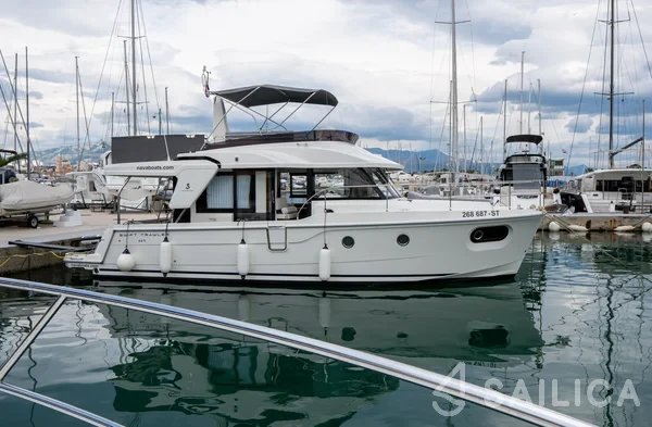 Swift Trawler 41 - Yacht Charter Sailica