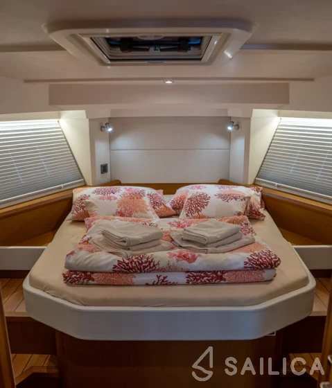 Swift Trawler 41 - Yacht Charter Sailica