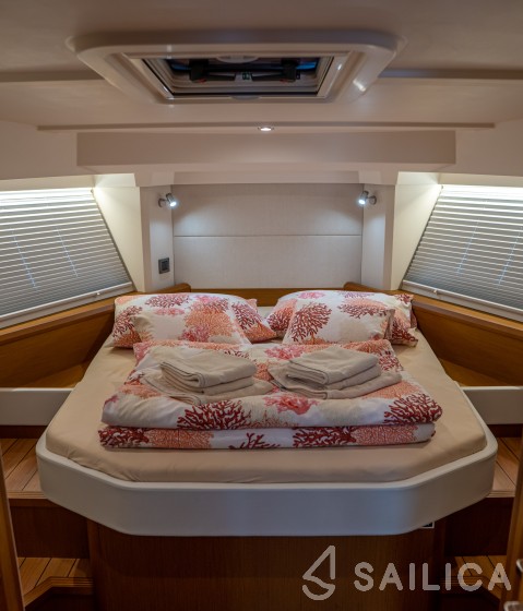 Swift Trawler 41 - Yacht Charter Sailica