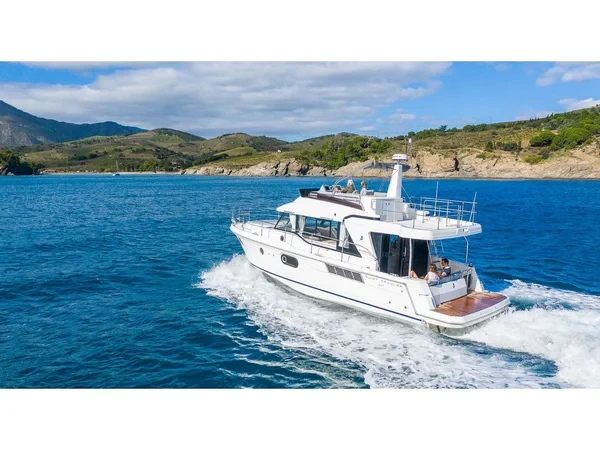 Swift Trawler 41 - Yacht Charter Sailica