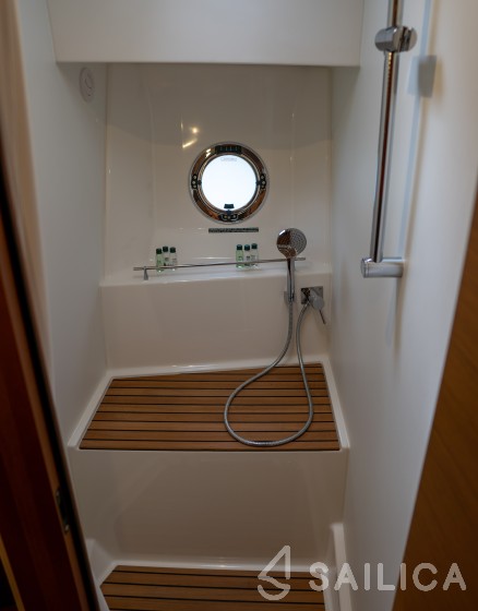 Swift Trawler 41 - Yacht Charter Sailica