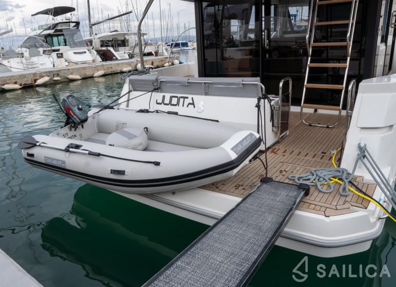 Swift Trawler 41 - Yacht Charter Sailica