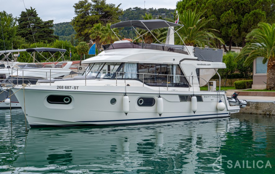 Swift Trawler 41 - Yacht Charter Sailica