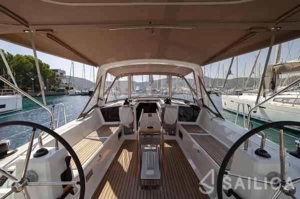 Oceanis 41.1 - Yacht Charter Sailica