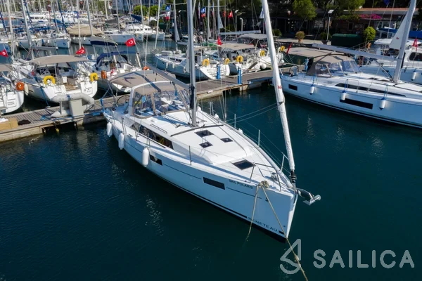 Oceanis 41.1 - Yacht Charter Sailica