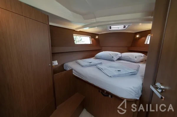 Oceanis 41.1 - Yacht Charter Sailica