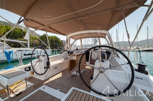 Oceanis 41.1 - Yacht Charter Sailica