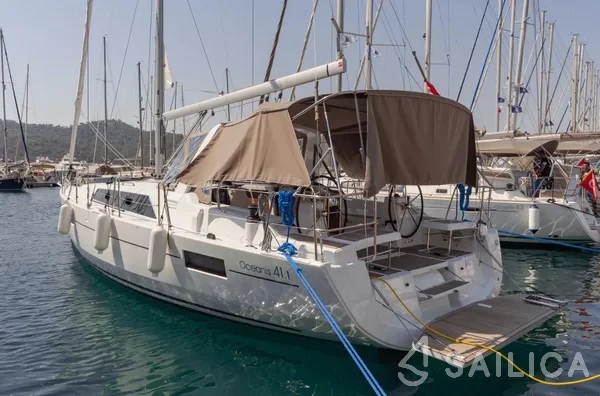 Oceanis 41.1 - Yacht Charter Sailica
