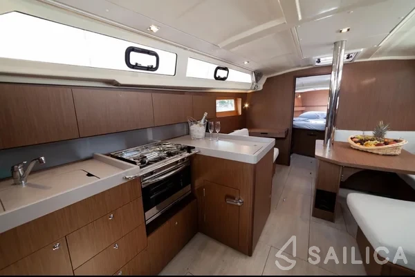 Oceanis 41.1 - Yacht Charter Sailica
