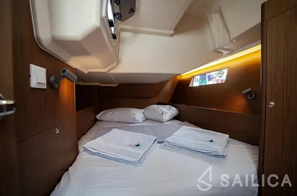 Oceanis 41.1 - Yacht Charter Sailica