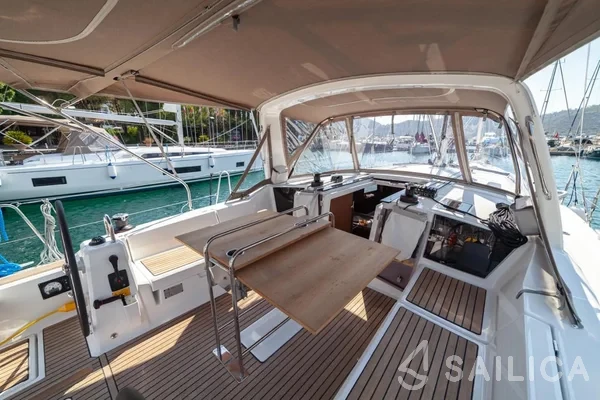 Oceanis 41.1 - Yacht Charter Sailica