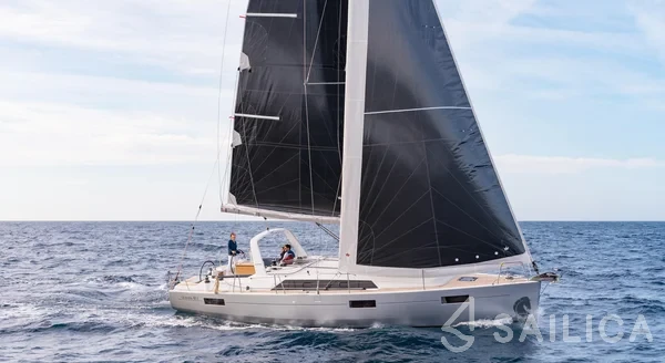 Oceanis 41.1 - Yacht Charter Sailica
