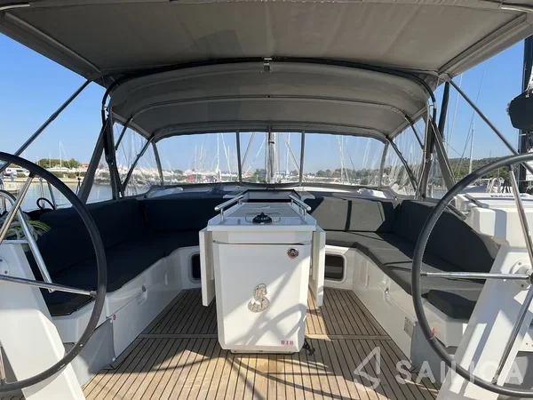 Oceanis 51.1 - Yacht Charter Sailica