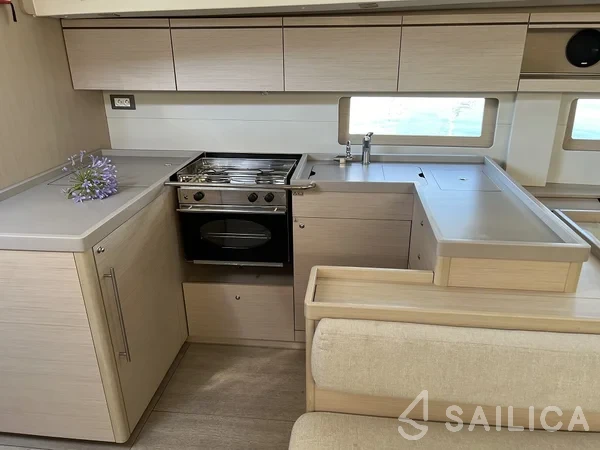 Oceanis 51.1 - Yacht Charter Sailica
