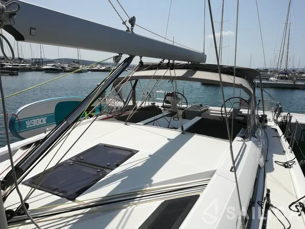 Oceanis 51.1 - Yacht Charter Sailica